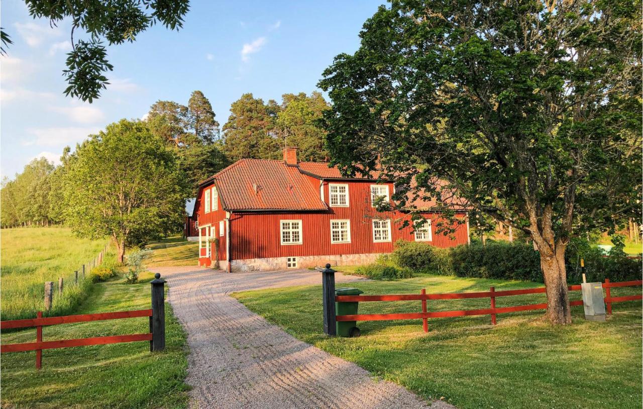 Nice Home In Mantorp With Kitchen Extérieur photo