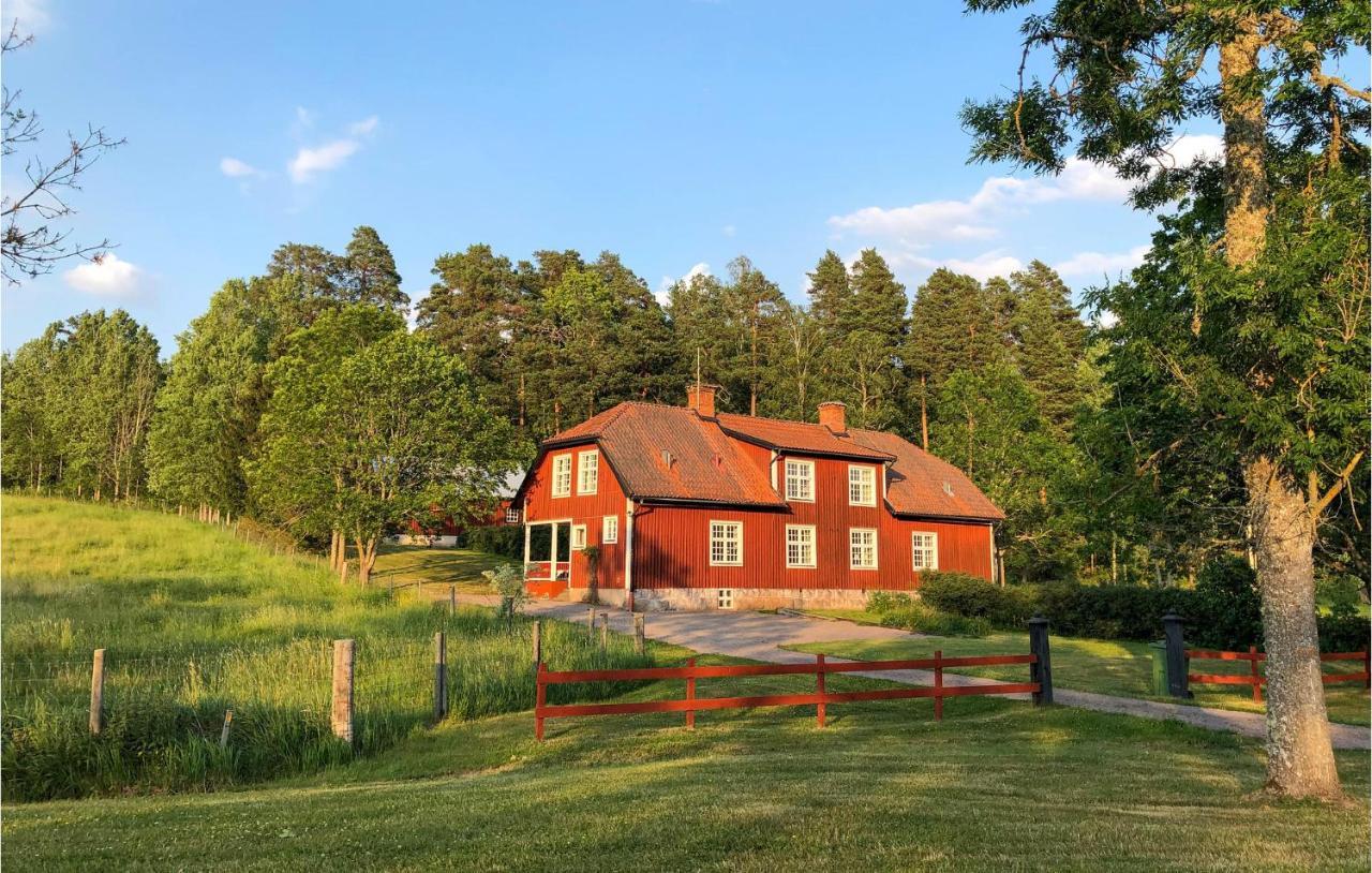 Nice Home In Mantorp With Kitchen Extérieur photo